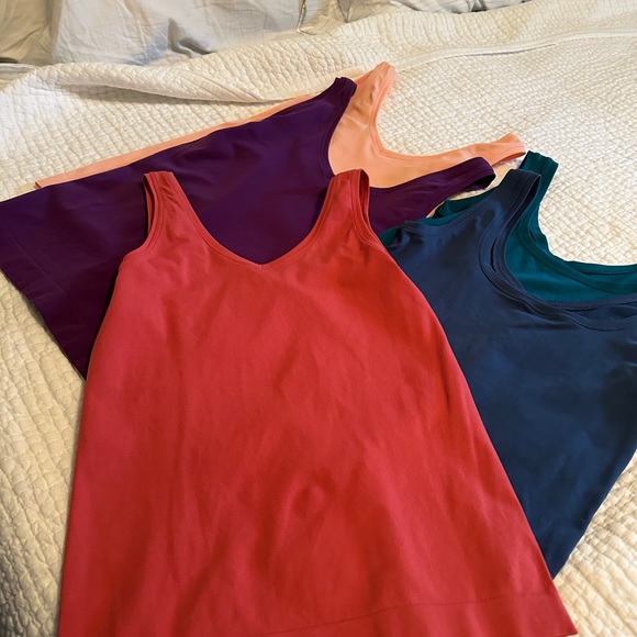 Colorful Sleeveless Tank Tops Set - Picture 2 of 7